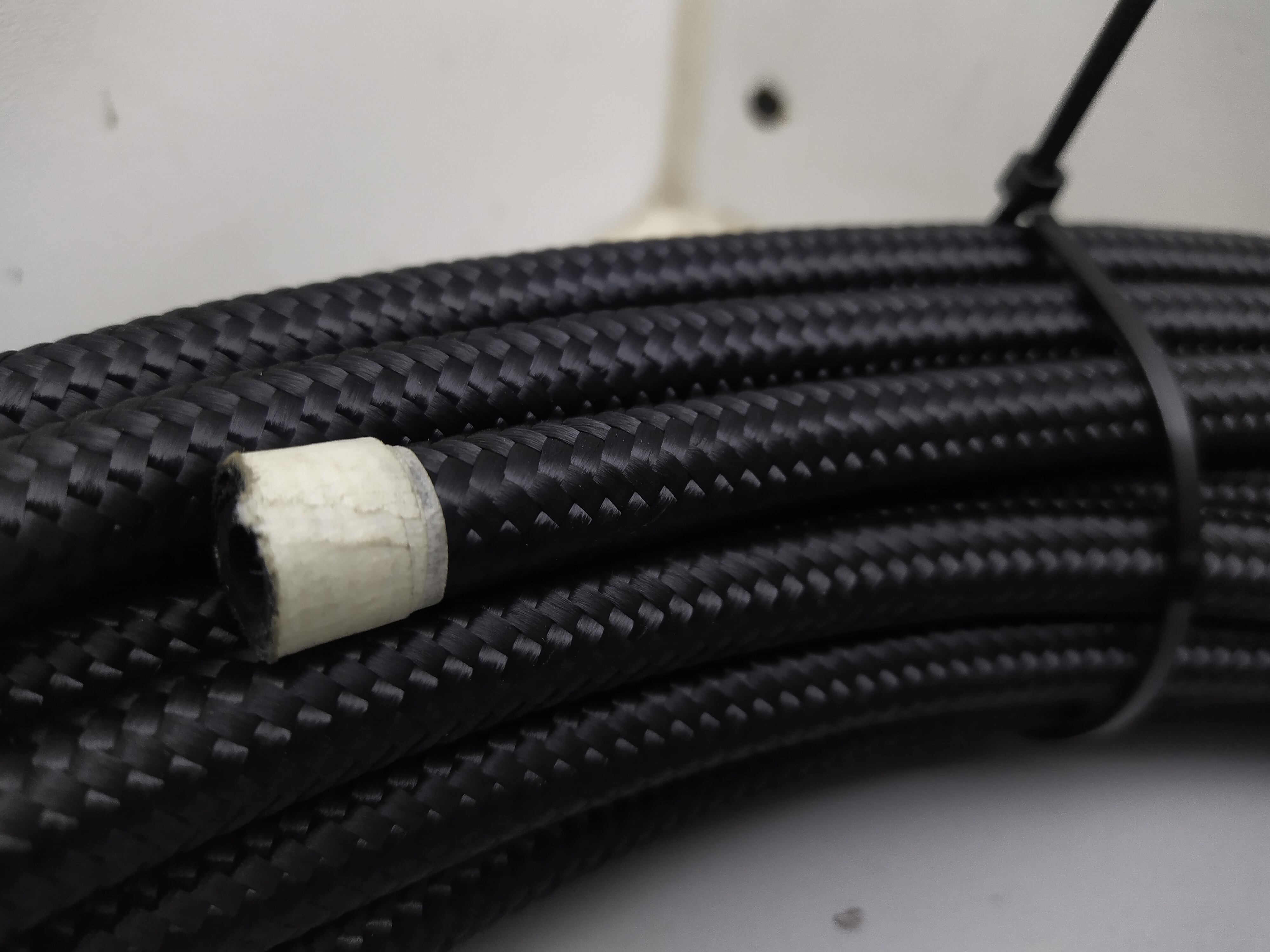 NBR Nylon Stahlflexleitung Dash 4 AN4 schwarz